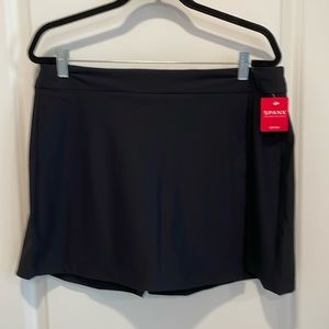 Spanx Sunshine Collection 6” Black Skort NWT Size Large